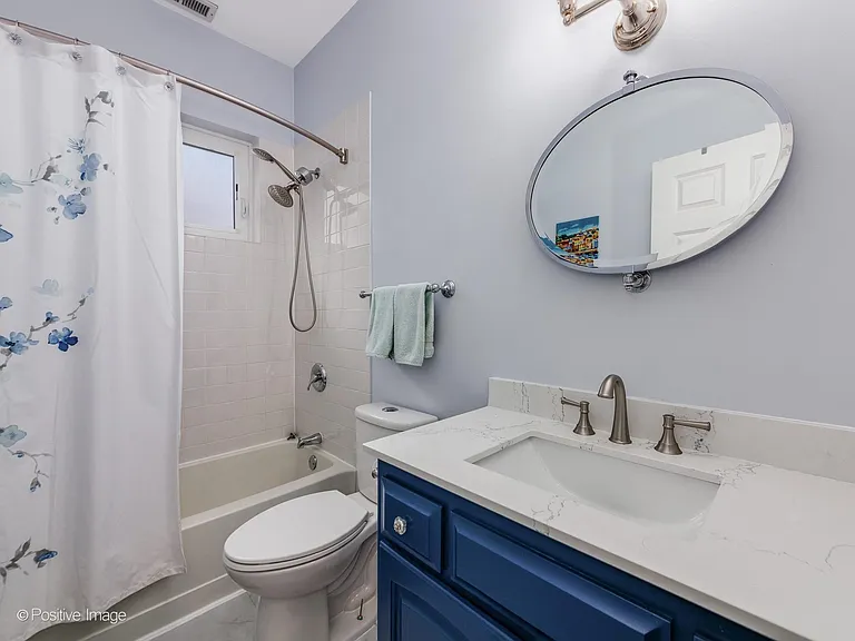2735 N Kenmore Ave #2 — Photo 1