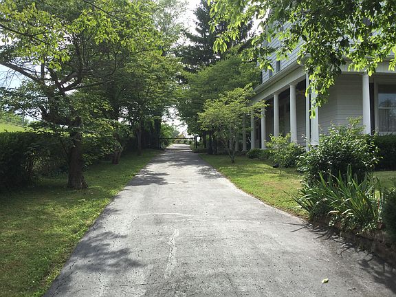 5th image of 206 College St