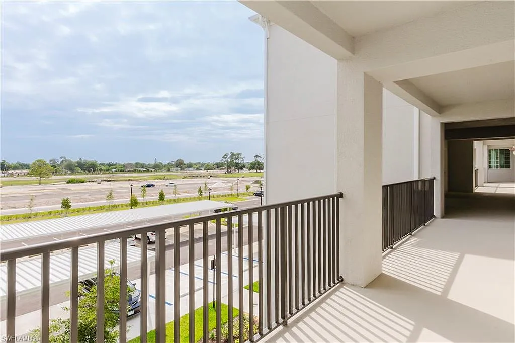 2 bed, 2.0 bath, 1154 sqft, $2,295 — Photo 2
