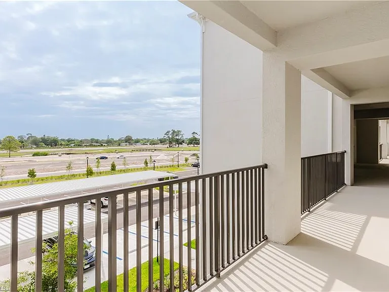 18461 Copperhead Ct N #436 — Photo 2