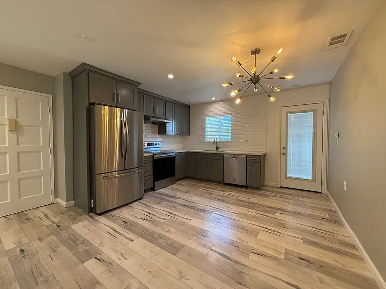 1268 Flickinger Ave — Photo 2