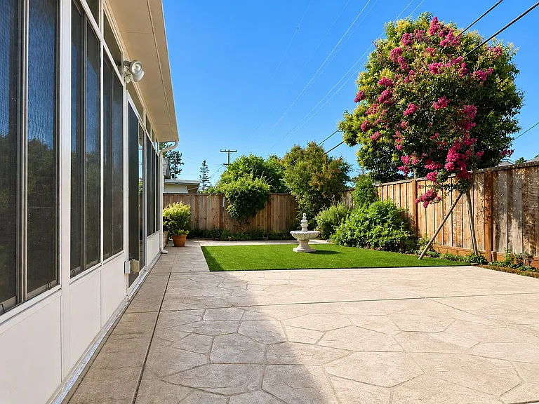 576 Virginia Ave — Photo 19