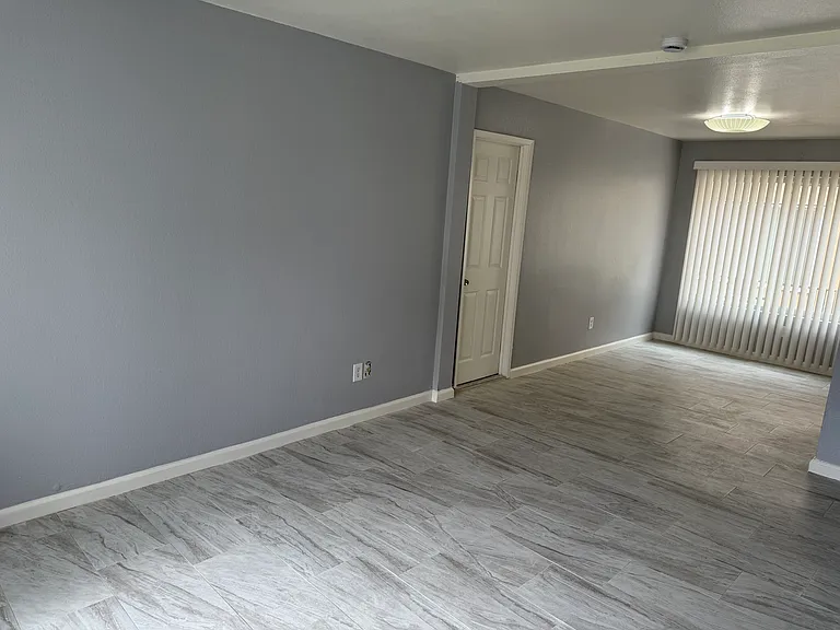 2255 E Sunrise Ln #B — Photo 37