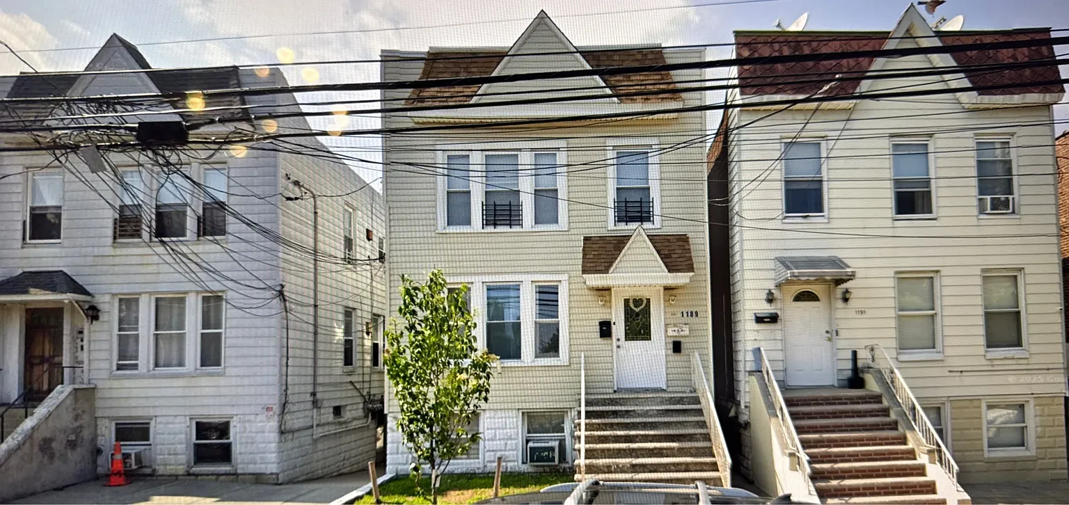 1189 VanNest Ave - Front Studio — Photo 1
