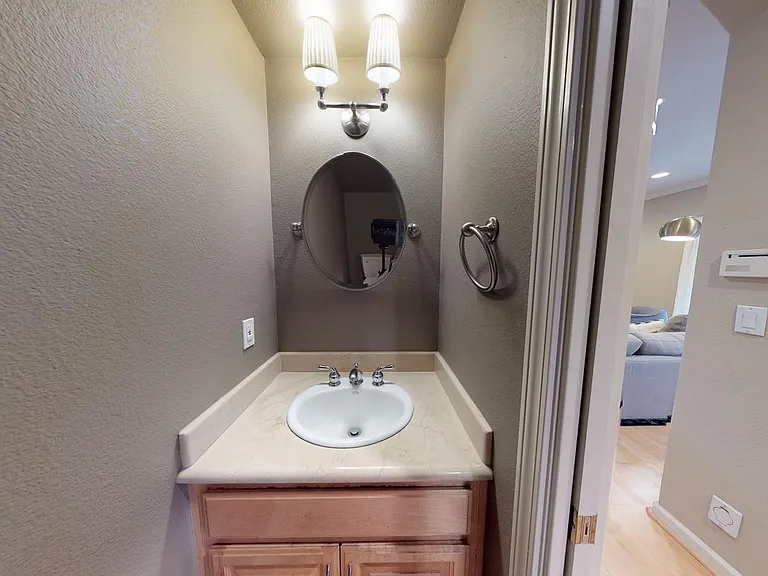 373 Florence St — Photo 11
