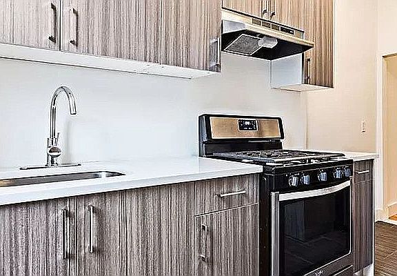 5th image of 825 Hancock St #1B