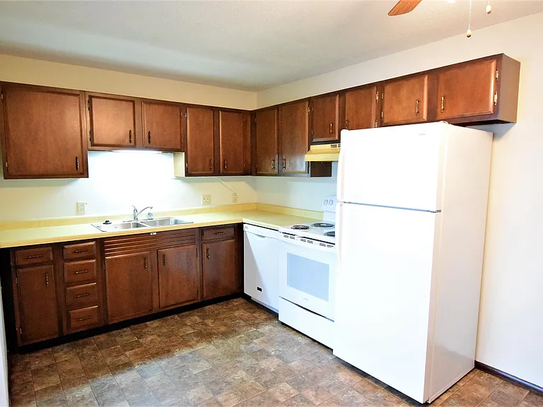 411 River St NE — Photo 13
