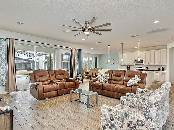 3rd image of 3861 Sonoma Blvd