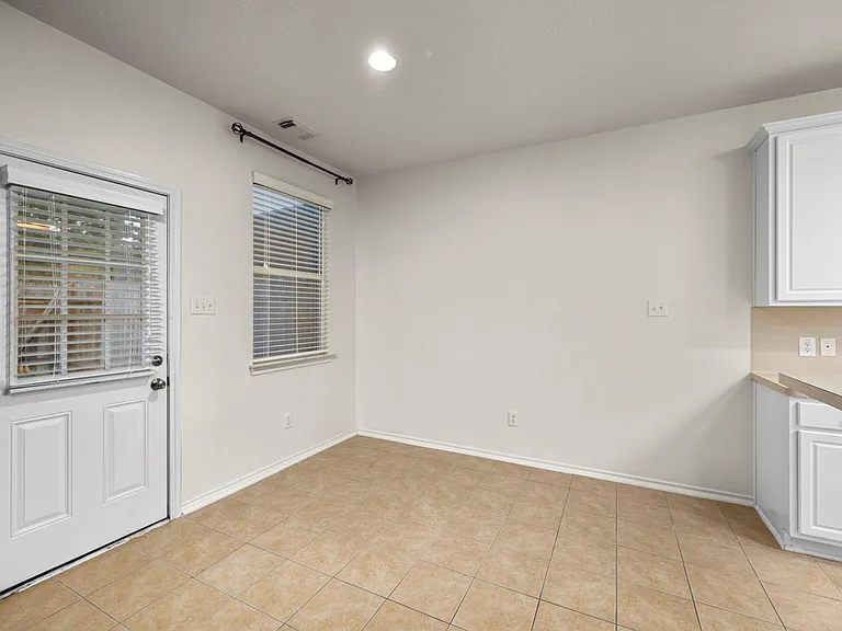 12475 Saratoga Woods Ln — Photo 8
