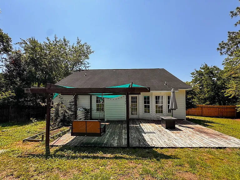 118 Jefferson Dr — Photo 16