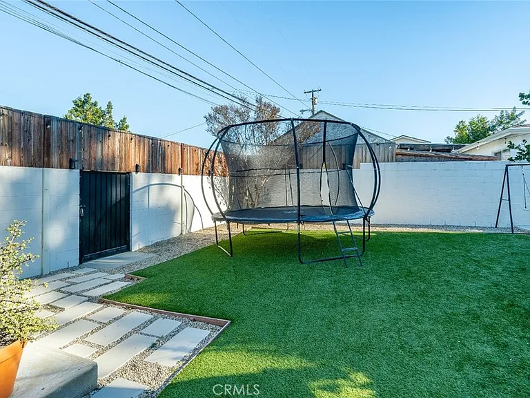 19339 Friar St — Photo 10