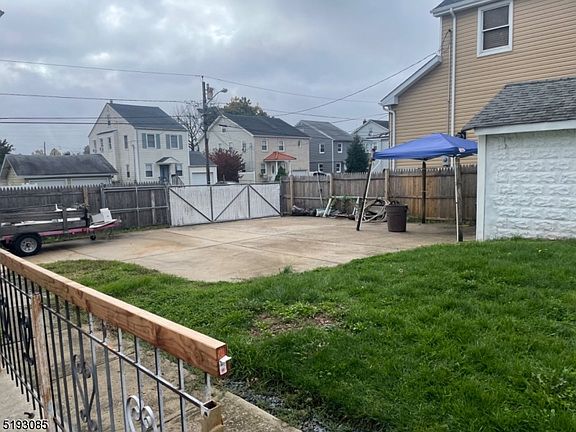 5th image of 301 Hagel Ave