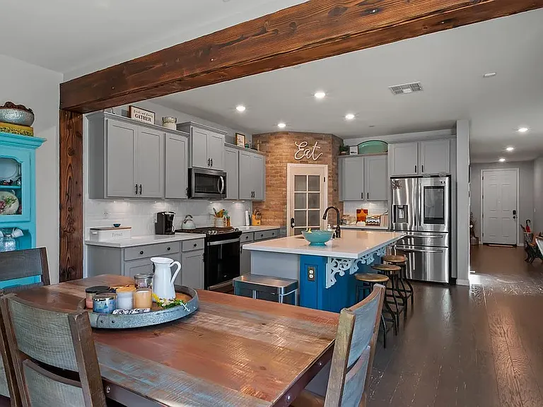 2382 Sheldon Dr — Photo 8