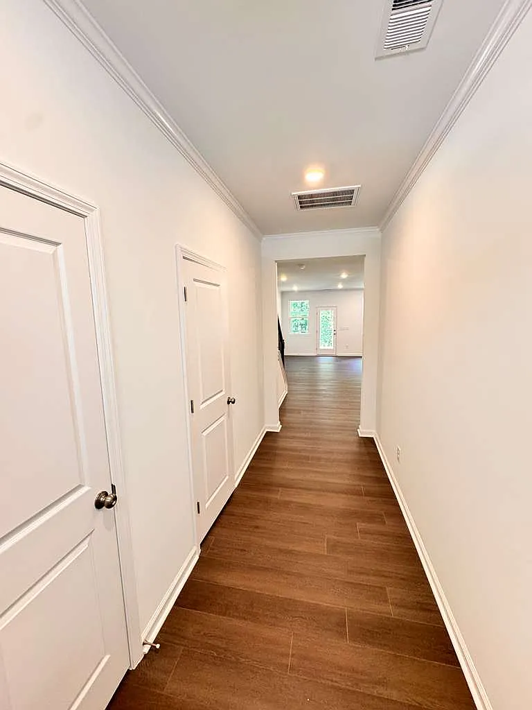 Building Photo - 123 Tree Moss Ct #28