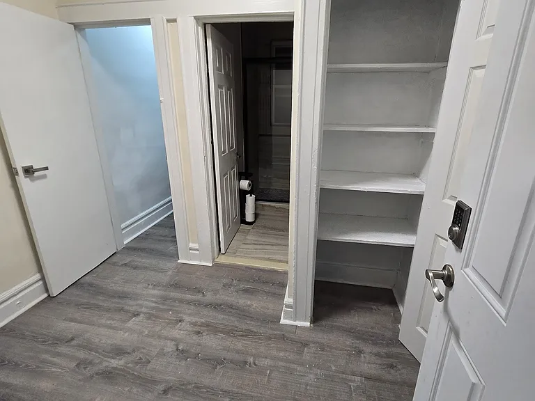 110 Schley St #1R — Photo 8