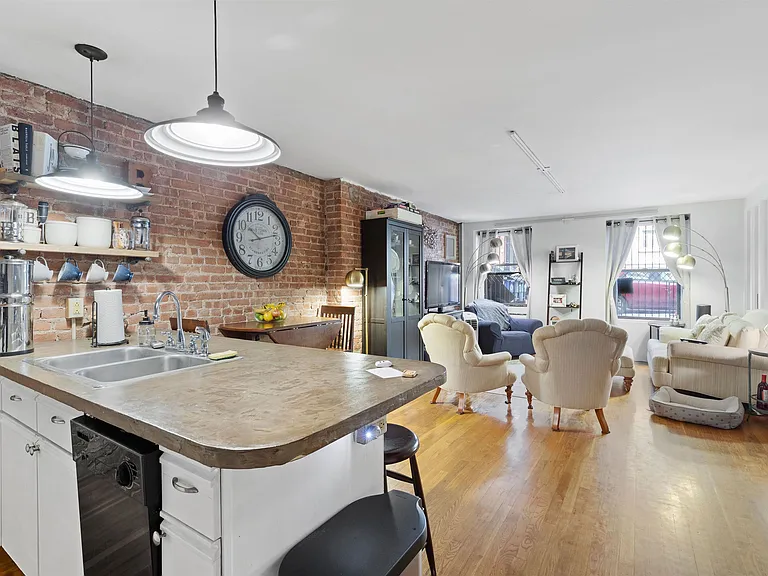 1115 Bloomfield St #GRDN — Photo 2