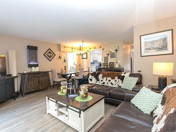 4th image of 2834 Sooke Rd