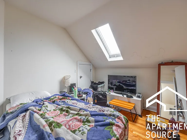 1738 W Altgeld St #2R — Photo 8