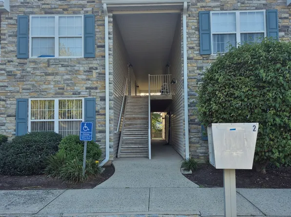 220 Wedgewood Cir, Belford, NJ 07718