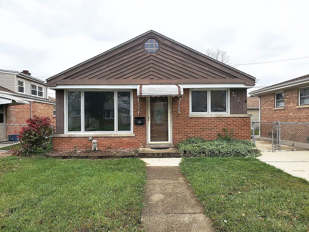 3538 Sarah St photo 1