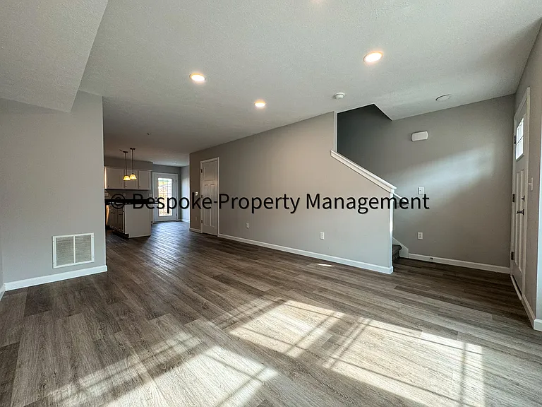 31-41 Goliath Dr — Photo 3