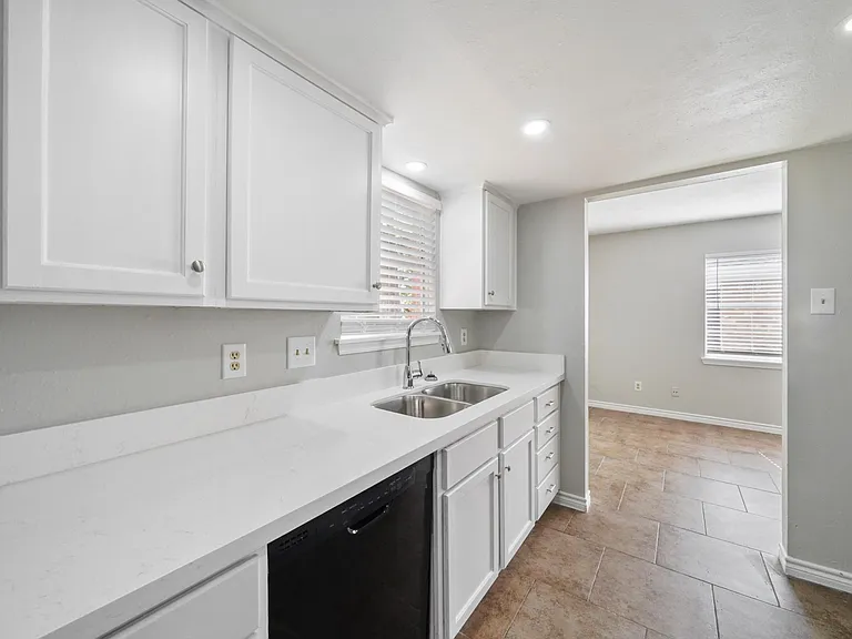 28630 Lochlevan Ct — Photo 14