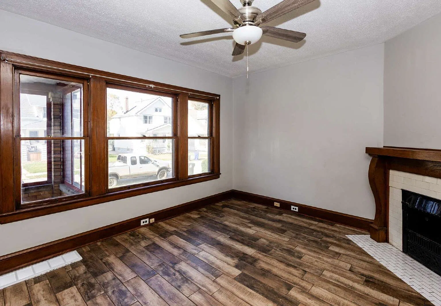 2 bed, 1.0 bath, 975 sqft, $1,039 — Photo 3