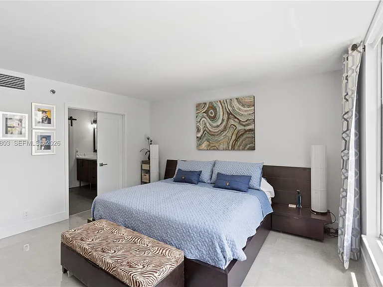 3600 Mystic Pointe Dr #306 — Photo 14