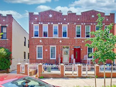 810 Crown St, Brooklyn, NY, 11213