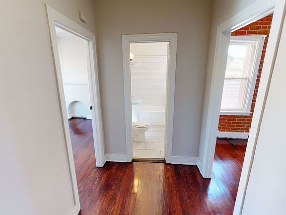 4th image of 1324 Calumet Ave #101