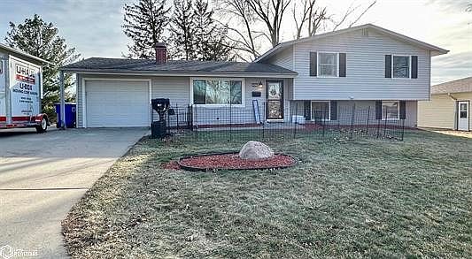 1st image of 902 Arlington Dr