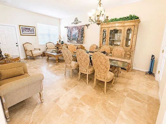 4th image of 748 Tulip Cir