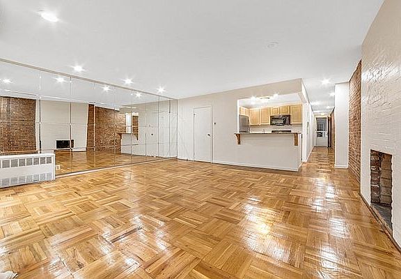 5th image of 323 W 76th St