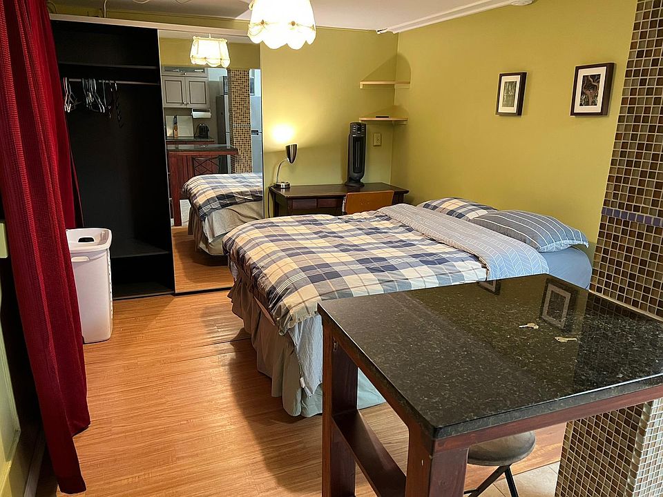 1st image of 4522 Brooklyn Ave NE #4