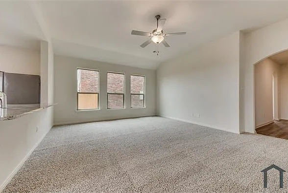 833 Serena Dr — Photo 11
