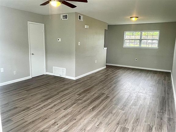 2nd image of 1914 Larrabee St #10