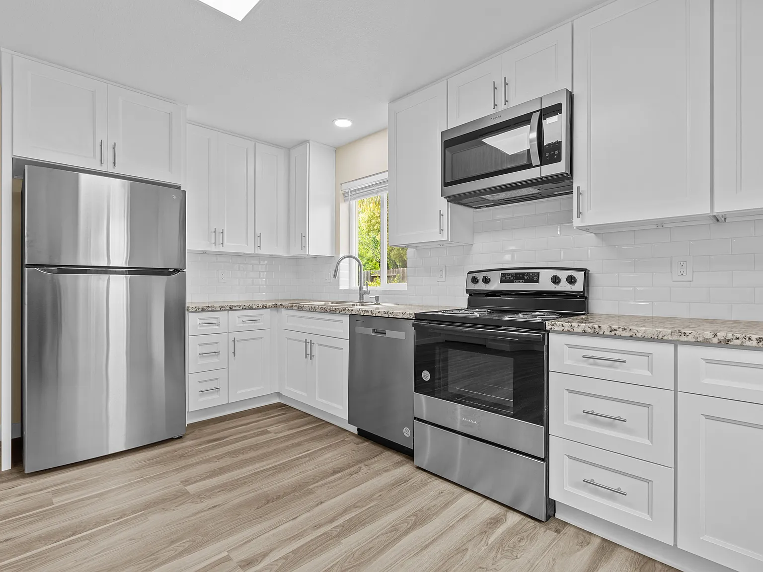 2 bed, 746 sqft, $2,100 — Photo 1