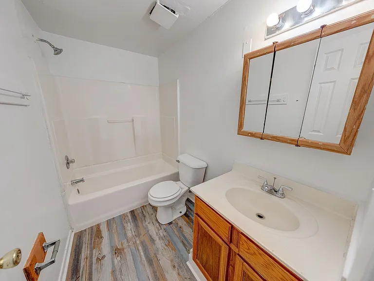 Lawrence Glen Apartments — Photo 13