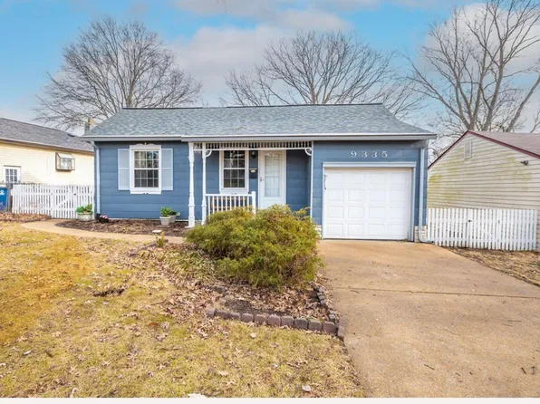 9335 Cloverhurst Dr, Saint Louis, MO 63123