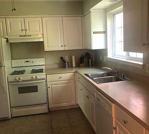 3rd image of 447 Fox Hills Dr N