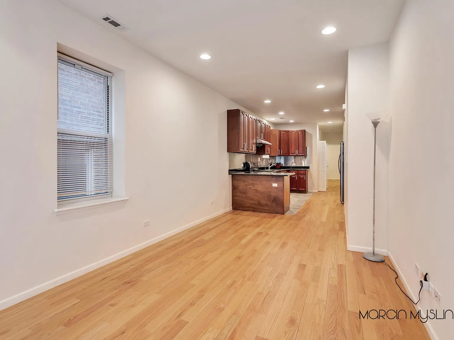 3 bed, 1200 sqft, $2,100 — Photo 4