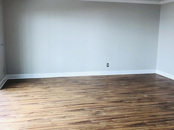 3rd image of 505 N Louise St APT 109