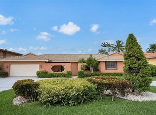 7365 N Augusta Dr, Hialeah, FL 33015