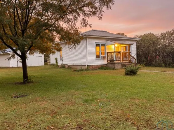 103 S Yale St, Vermillion, SD 57069