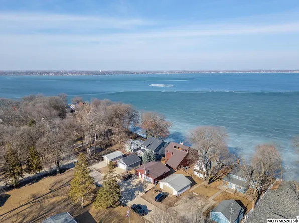 5256 Lakeview Dr, Clear Lake, IA 50428