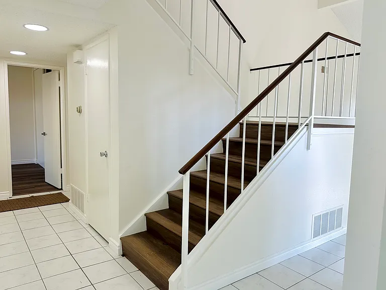 5361 Marview Dr — Photo 16