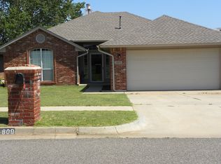 1809 SE 17th St, Moore, OK 73160