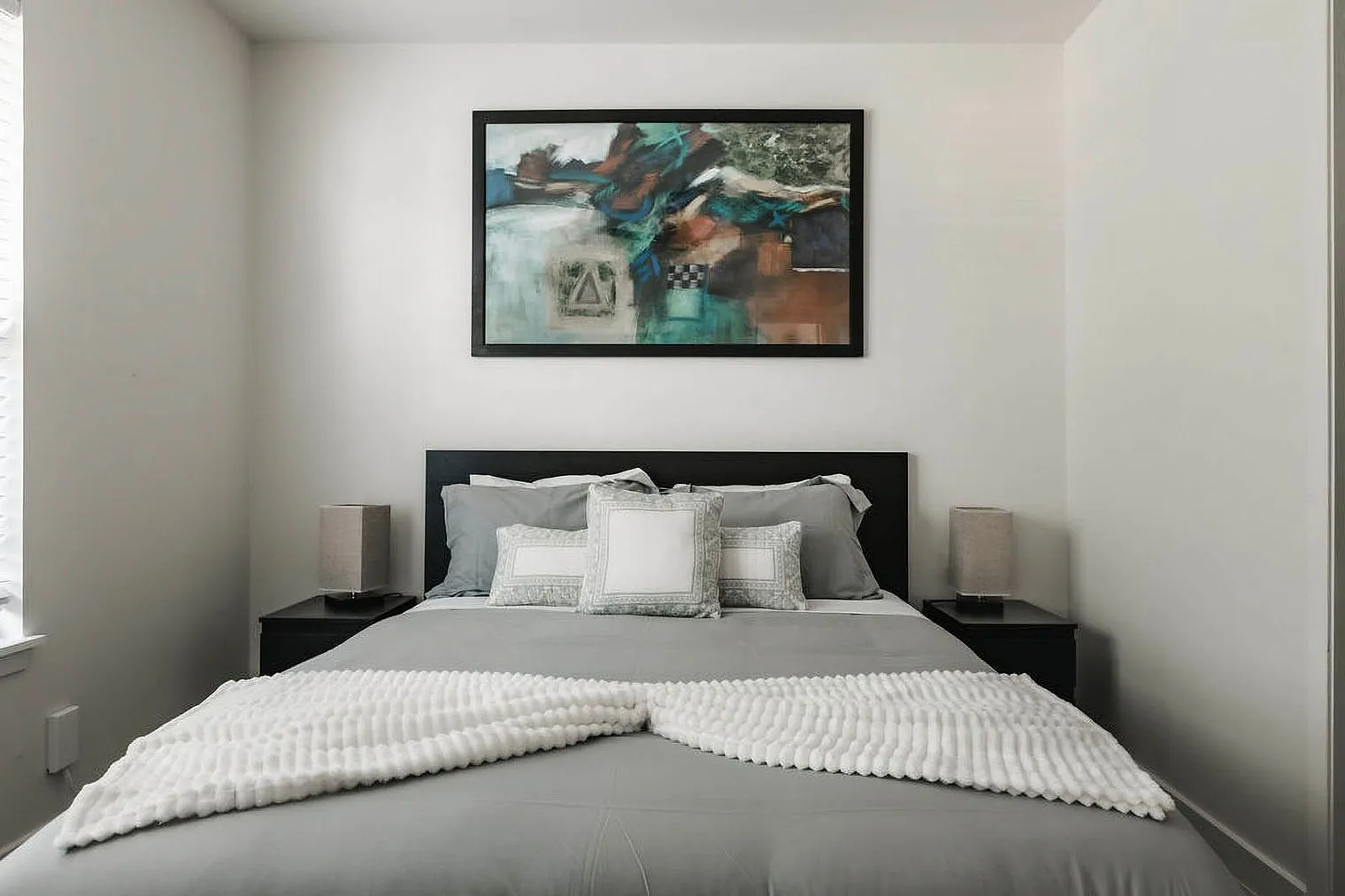 3 bed, 1.0 bath, 893 sqft, $3,487 — Photo 4
