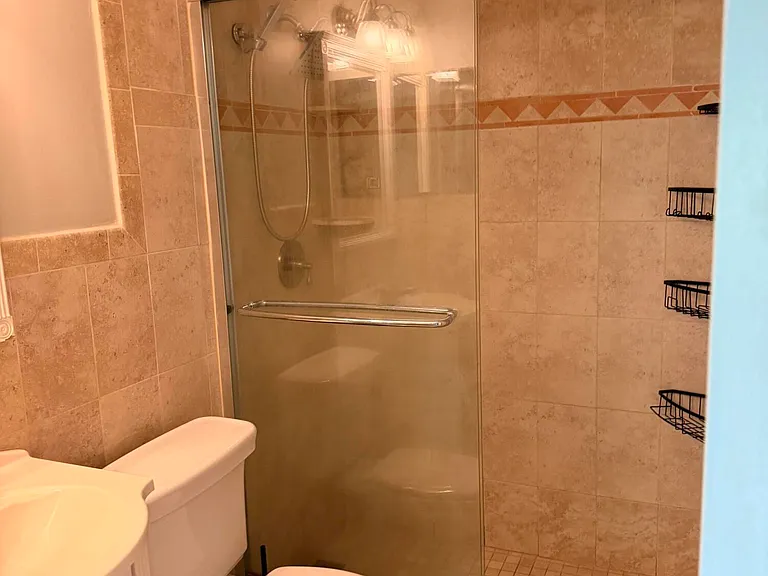 1400 NE 57th St #302 — Photo 10