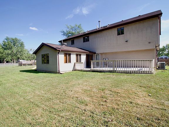 5th image of 453 E Maple Ct